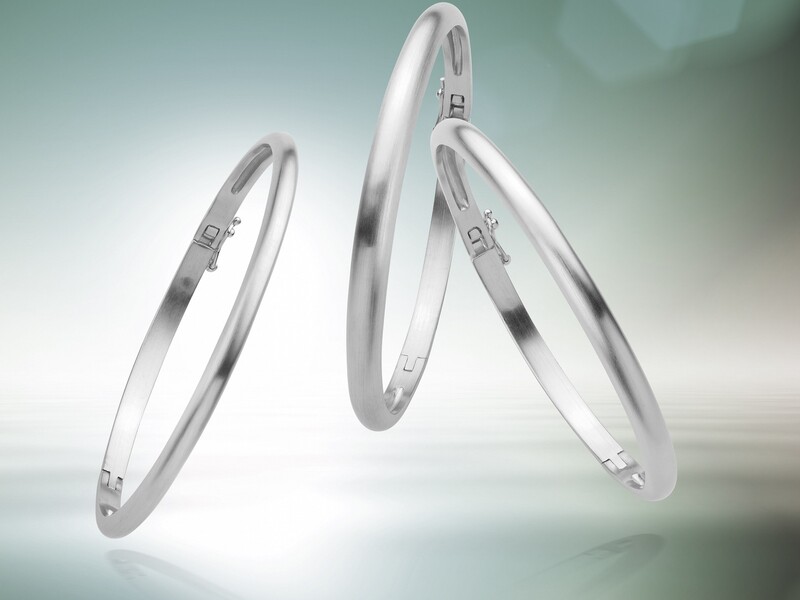 Massieve bangles van Montu