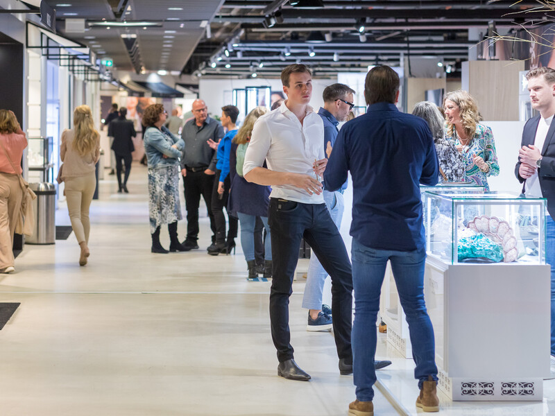 Kwalitatief goed publiek bezoekt Jewels & Watches Retailbeurs