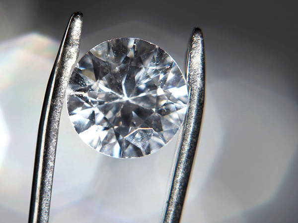 Het verhaal achter labgrown diamant: biedt het een grote commerciële kans of is het een hype? 